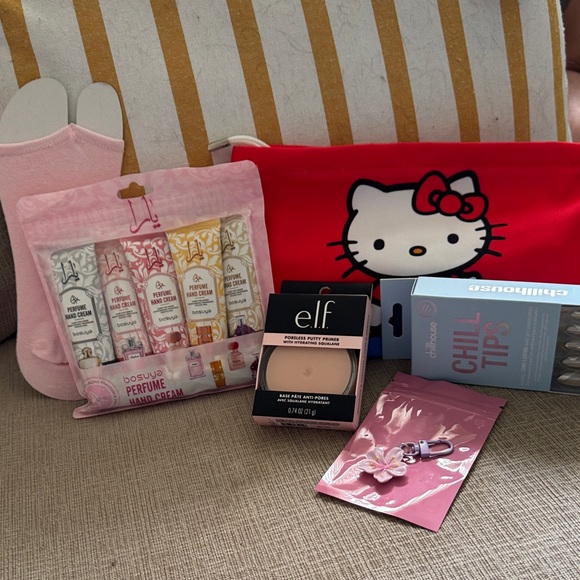 Novelty Cosmetic Bag Bundle - Picture 1 of 6